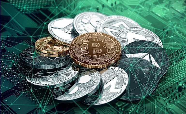 سکه بیت کوین در کنار نمودار بازار به نشانه راه های کسب درآمد