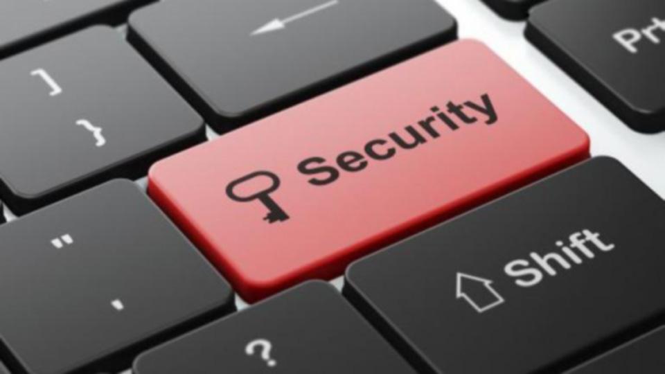کلید قرمز Security روی صفحه کلید، اشاره به تنظیمات امنیتی حساب وب مانی