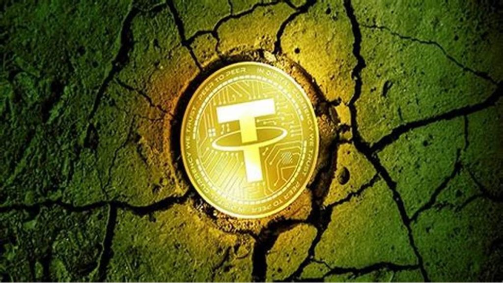سکه تتر در شکاف زمین خشک؛ نمادی از نگرانی همیشگی بازار درباره دوام قیمت USDT روی یک دلار