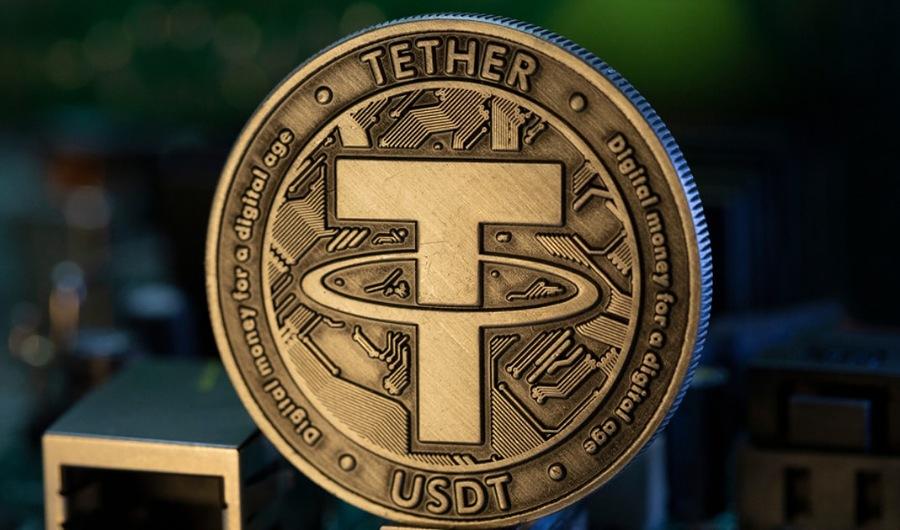 سکه برنزی تتر با نماد USDT، نمادی از تبدیل بخشی از دارایی به استیبل کوین