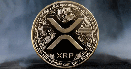 سکه فیزیکی طلایی رنگ با نماد XRP و حکاکی Ripple coin روی لبه